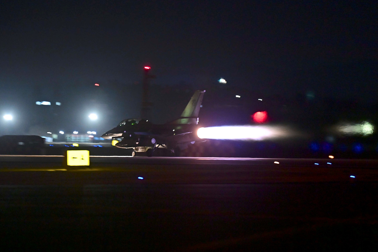 South Korean Air Force's KF-16 fighter jet takes off on Tuesday night from Seosan Air Base in the western city of Seosan, South Chungcheong Province during 36 hours of nonstop aerial drills. (Republic of Korea Air Force)