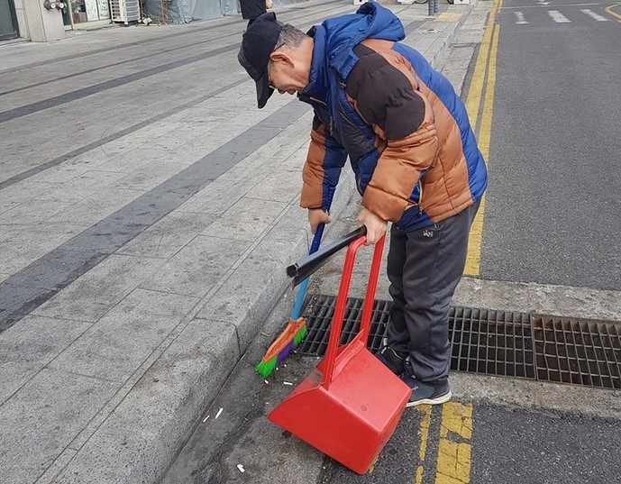 “꽁초 수거에 수억원씩 보상금 준다고?” 왜 아까운 세금 써? [지구, 뭐래?]