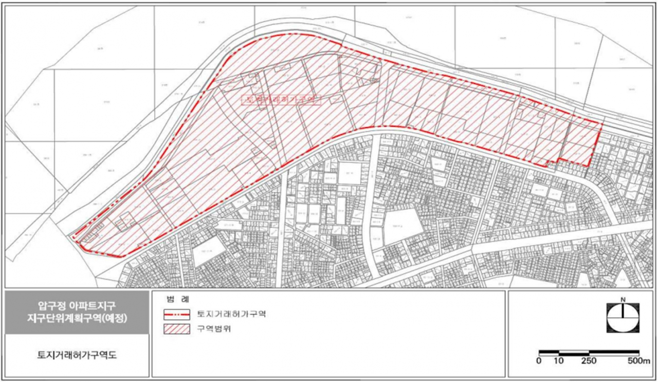 서울 강남구는 압구정 아파트지구 토지거래허가구역 지정기간 만료일이 도래함에 따라 16일 서울시에 토지거래허가구역 해제의견을 제출한다고 밝혔다. 압구정동 일대 114만9476㎡를 대상으로 한 압구정 아파트지구는 2021년 4월 27일 토지거래허가구역으로 지정됐으며, 한차례 연장돼 다음달 26일 만료 예정이다. 사진은 압구정 아파트지구 토재거래허가구역 현황 지도. [강남구 제공]