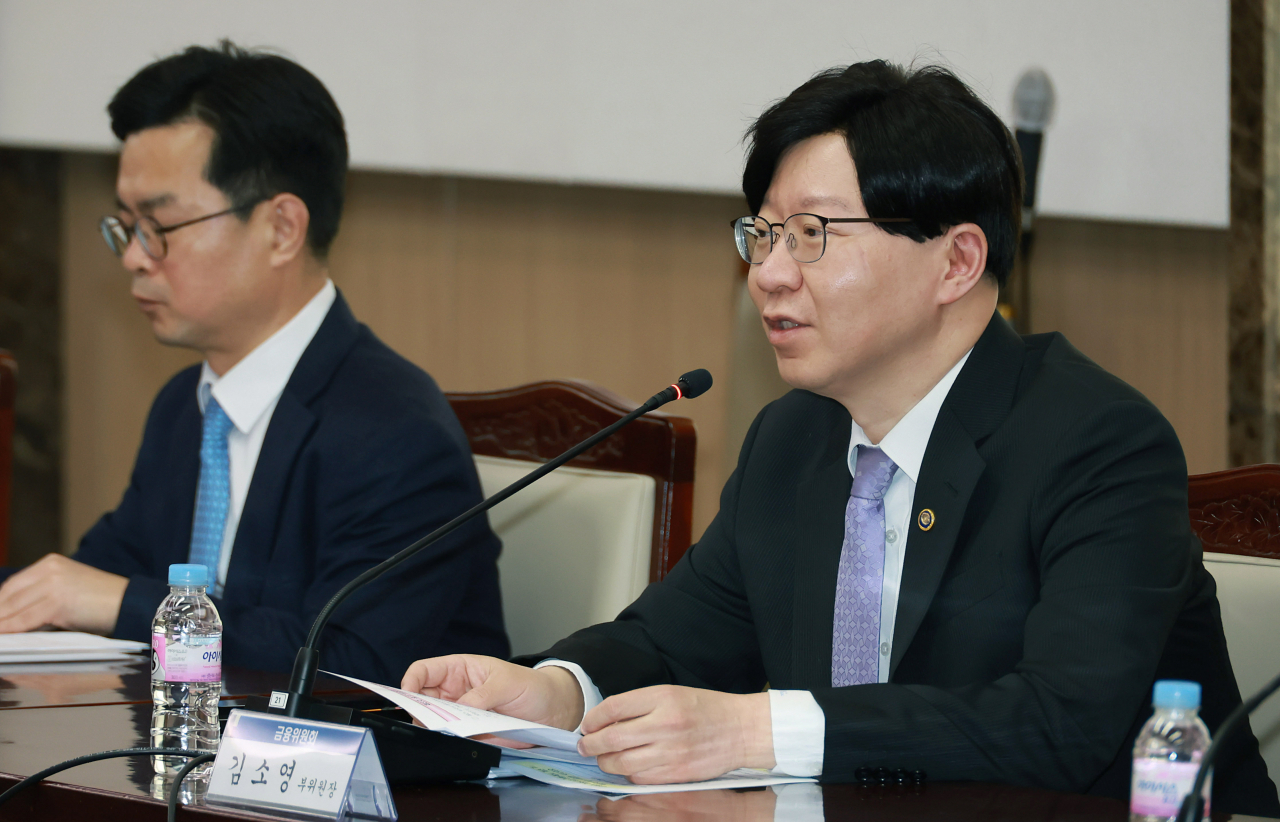 김소영 금융위원회 부위원장이 지난 15일 정부서울청사에서 개최한 은행권 경영·영업 관행·제도 개선 실무작업반 제3차 회의에서 은행권 손실흡수능력 제고를 위한 건전성 제도 정비방향에 대해 논의하고 있다. 연합뉴스