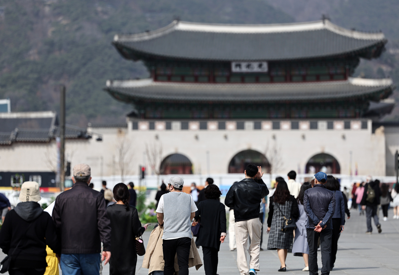 Citizens are walking on the street at Gwanghwamun Square in Seoul in warm weather, Saturday. (Yonhap)