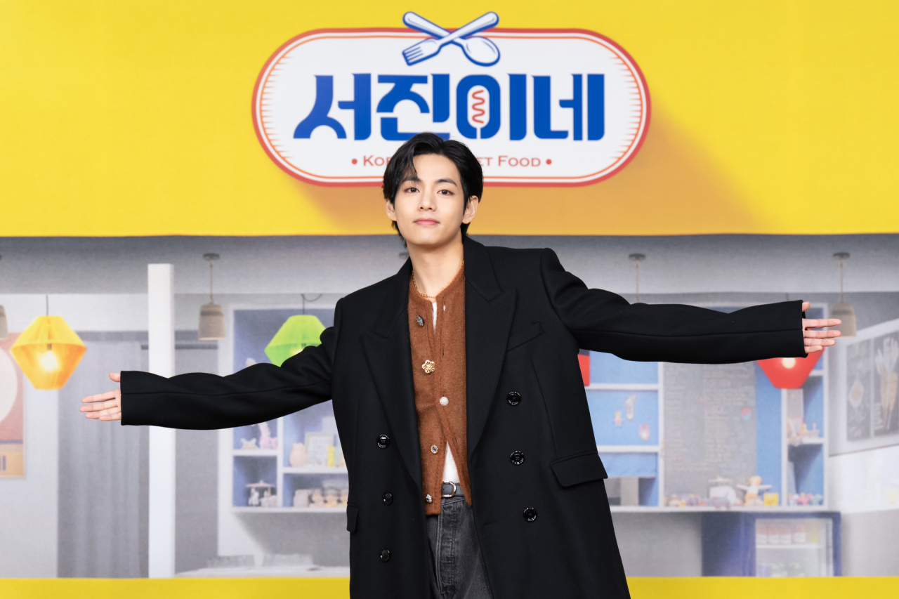 K-pop boy band BTS' V is an intern in "Jinny's Kitchen" (tvN)