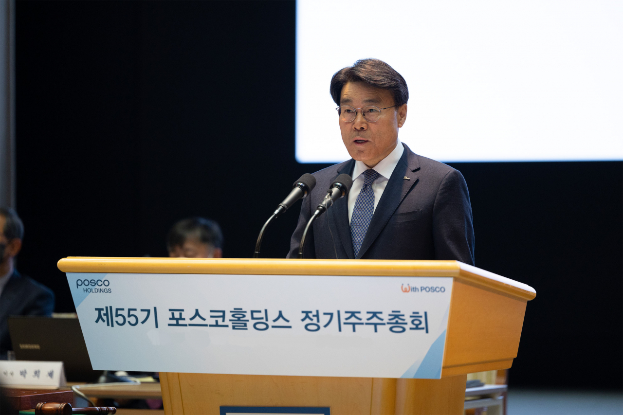 17일 주주총회 현장에 자리한 최정우 포스코그룹 회장. [포스코홀딩스 제공]