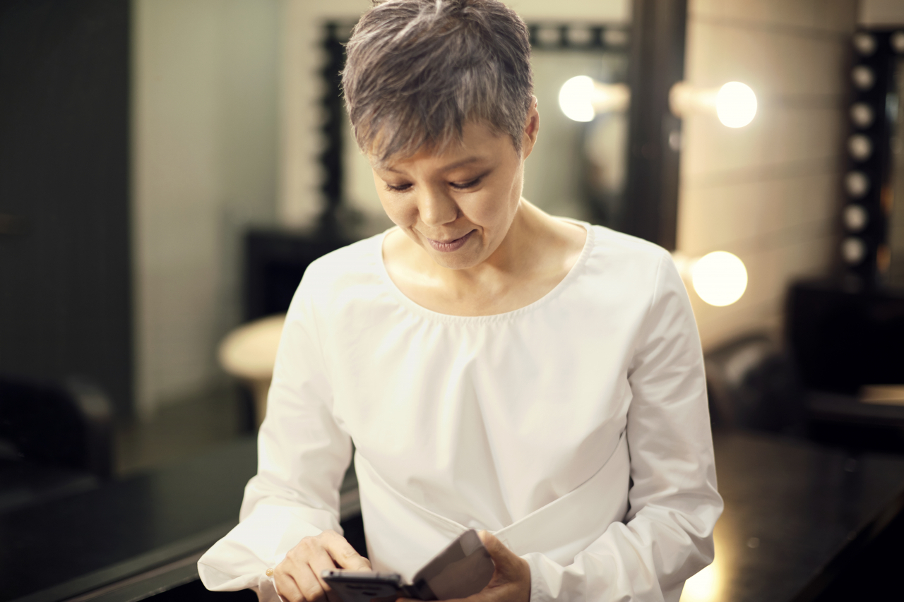 지금까지 무려 1200회의 공연을 이어온 가수 이은미가 4년 만에 전국 투어로 관객과 만난다. 올 한 해 40개 도시로 이어질 전국투어에 대해 그는 “이은미가 어떤 사람인지 만날 수 있는 공연이자, 가장 이은미다운 모습을 보여줄 공연”이라고 했다. [네오비즈컴퍼니 제공]