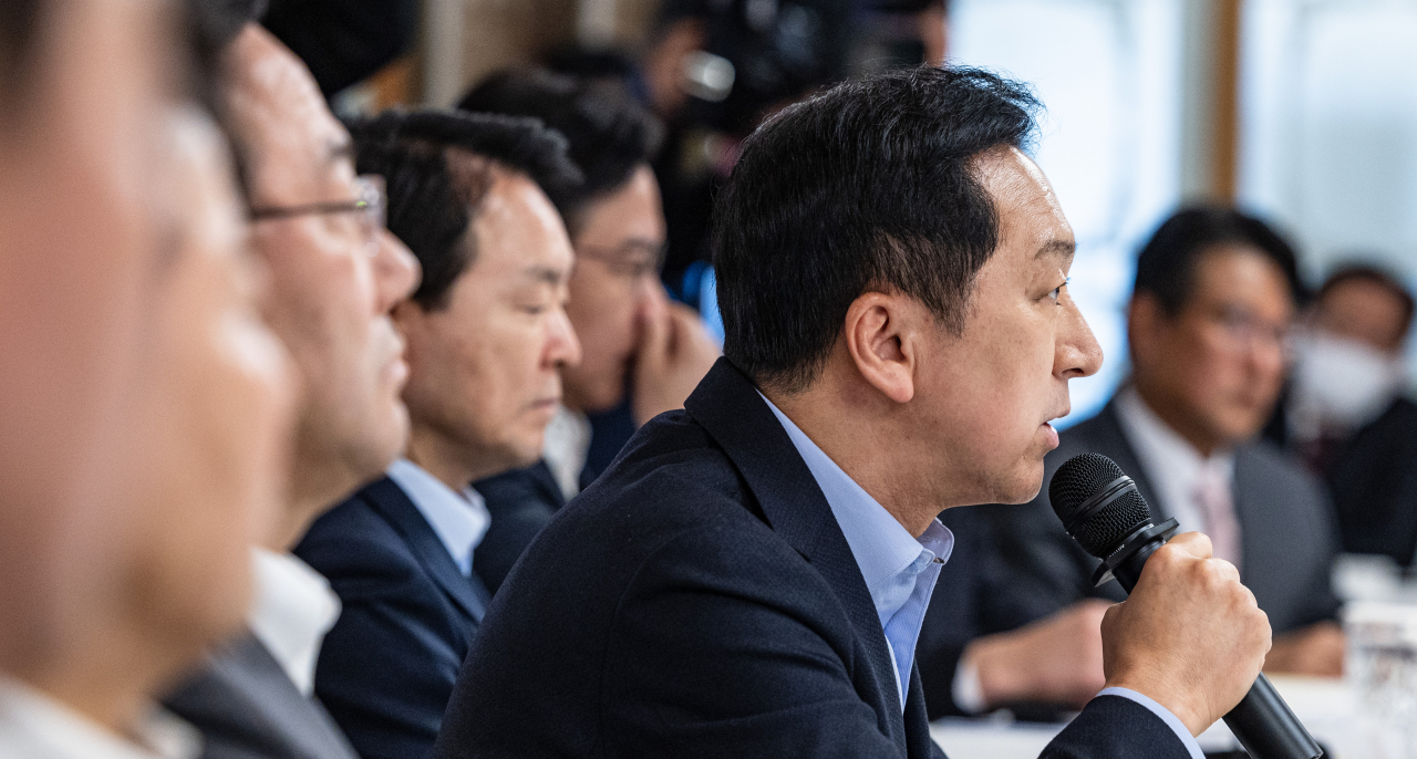 국민의힘 김기현 대표가 19일 오후 서울 종로구 총리공관에서 한덕수 국무총리와 김대기 대통령 비서실장 등 당과 정부, 대통령실 핵심관계자들이 참석한 가운데 열린 당정 협의에서 발언하고 있다. [연합]