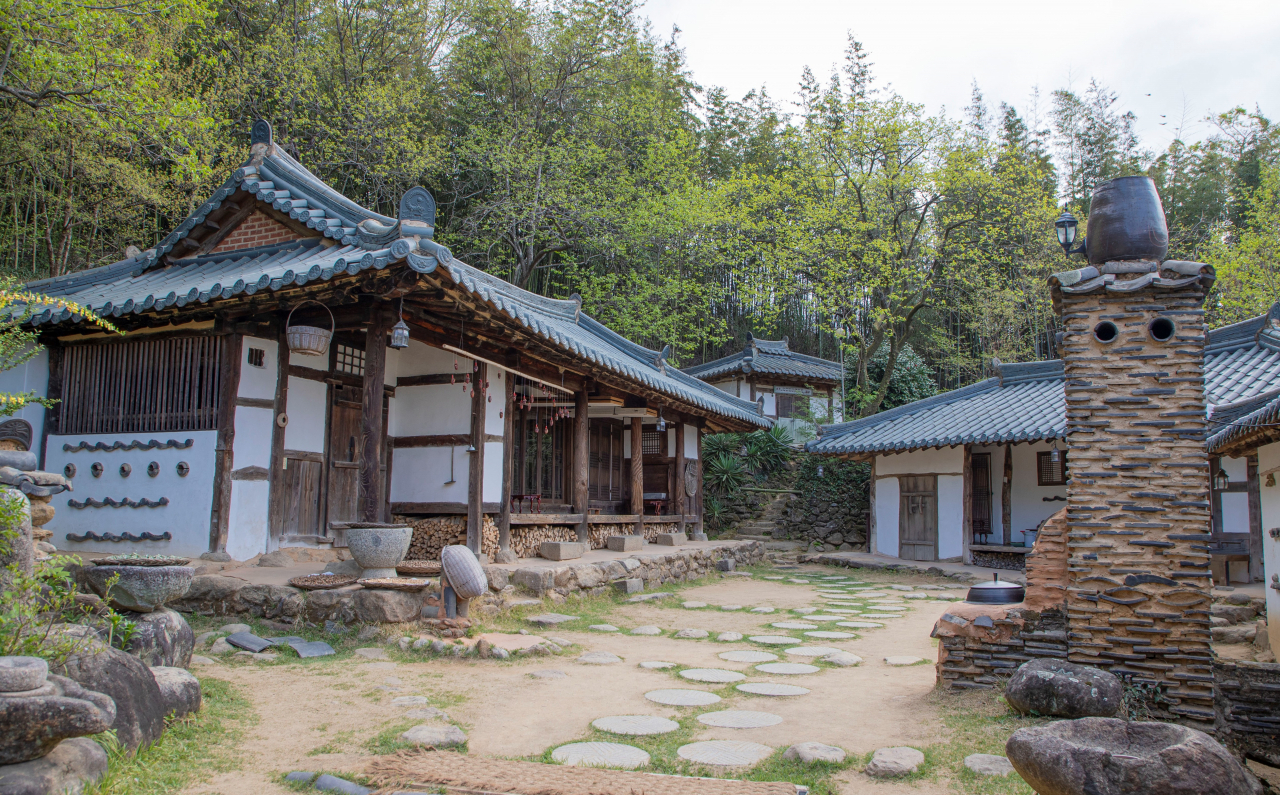 유니크베뉴 20선에 선정된 구례 쌍산재