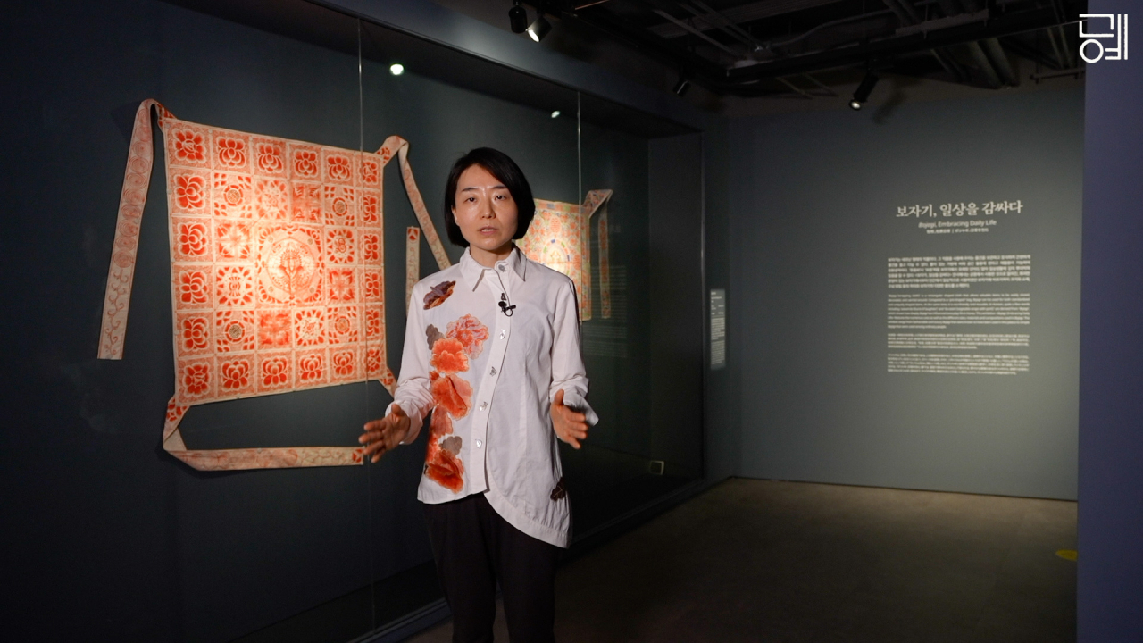 서울공예박물관은 상설전시인 공예 전시물을 온라인으로 해설하는 ‘학예사와 떠나는 온라인 전시투어’를 진행한다고 20일 밝혔다. 사진은 온라인 해설 장면. [서울공예박물관 제공]