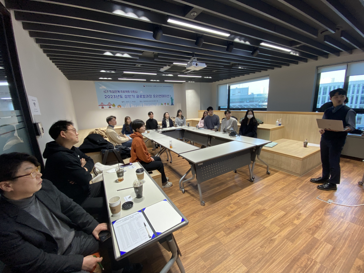 지난해 미국 실리콘밸리 싸이퍼롬에서 인턴십을 경험한 서병준씨가 자신의 경험을 후배들에게 공유하고 있다.[IITP 제공]