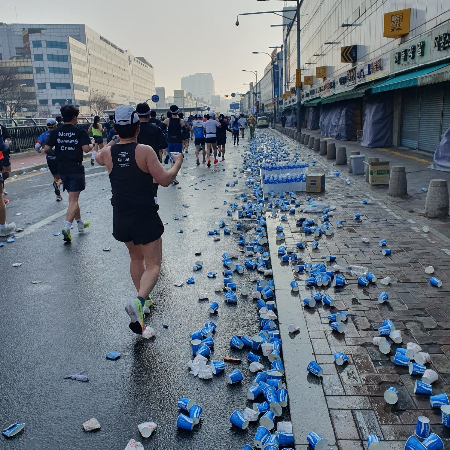 “마라톤 신나게 뛰셨죠?” 이 쓰레기들은 어찌하려고 [지구, 뭐래?]