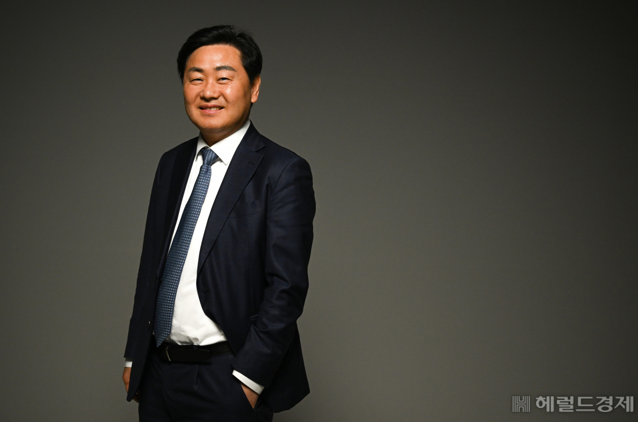 김관영 전북지사가 17일 오전 서울 용산구 헤럴드스퀘어에서 헤럴드경제와 인터뷰에 앞서 포즈를 취하고 있다. 박해묵 기자