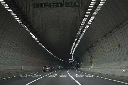 인천 북항터널 내부