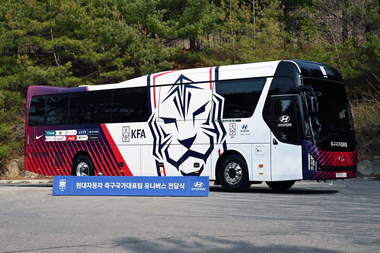 현대자동차가 축구 국가대표팀에 후원한 29인승 유니버스. [현대차 제공]