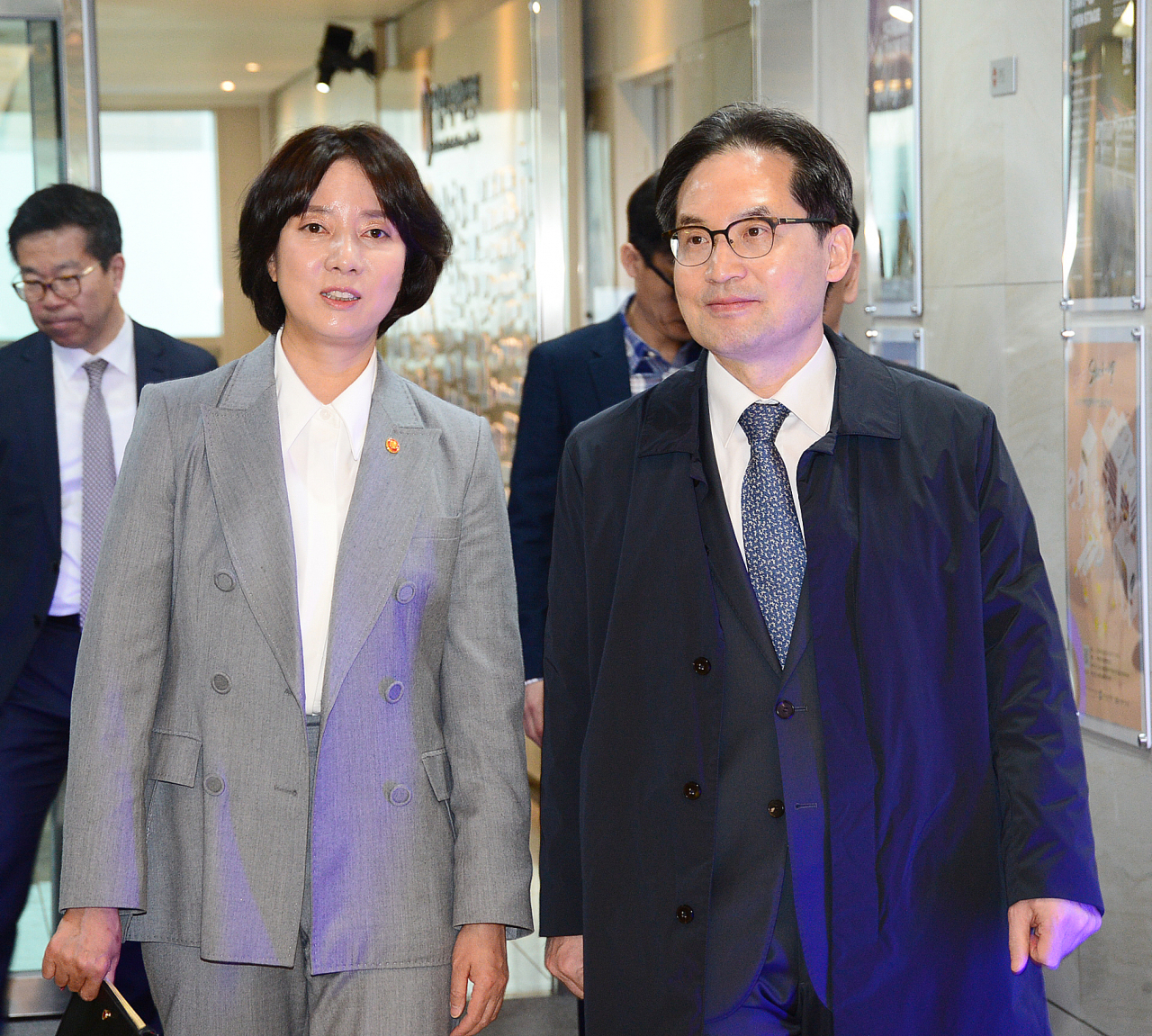 한기정 공정거래위원회 위원장(오른쪽)과 이영 중소벤처기업부 장관이 21일 서울창조경제혁신센터에서 납품단가 연동제 관련 간담회를 개최했다. [공정거래위원회 제공]