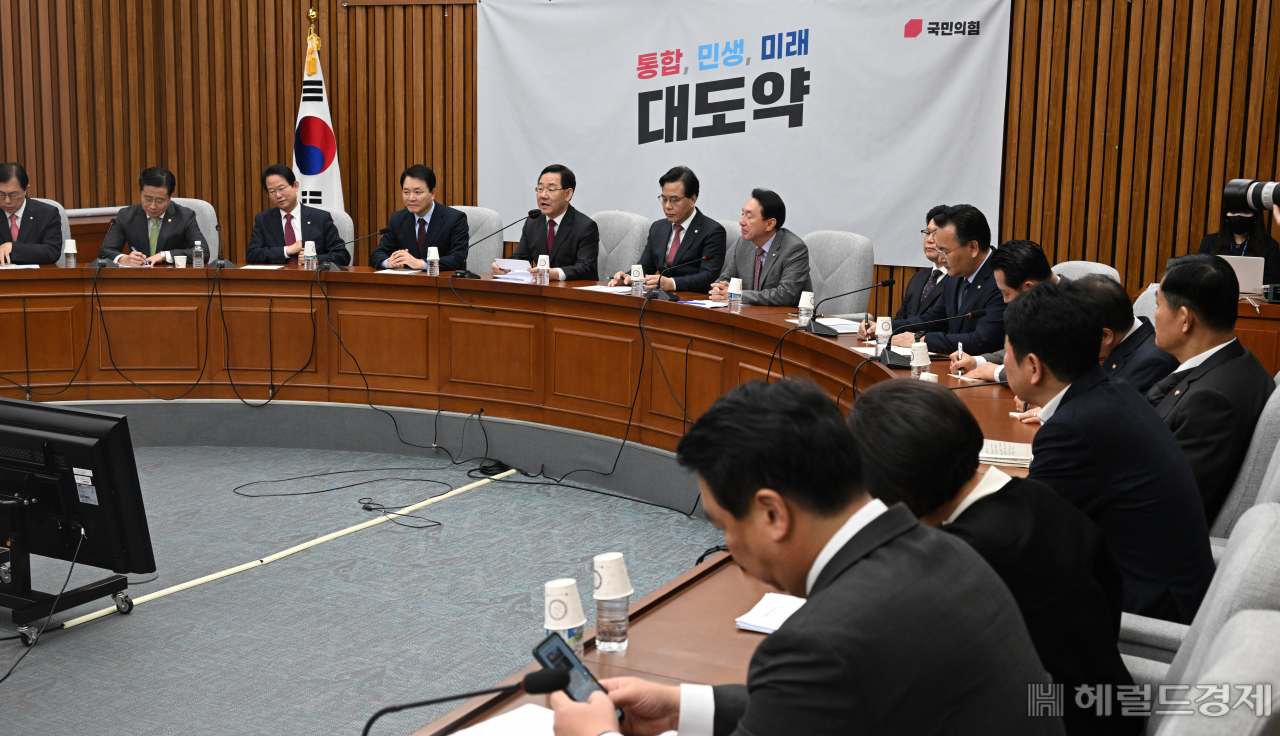 국민의힘 원내대책회의가 21일 서울 영등포구 여의도 국회에서 열리고 있다. 임세준 기자