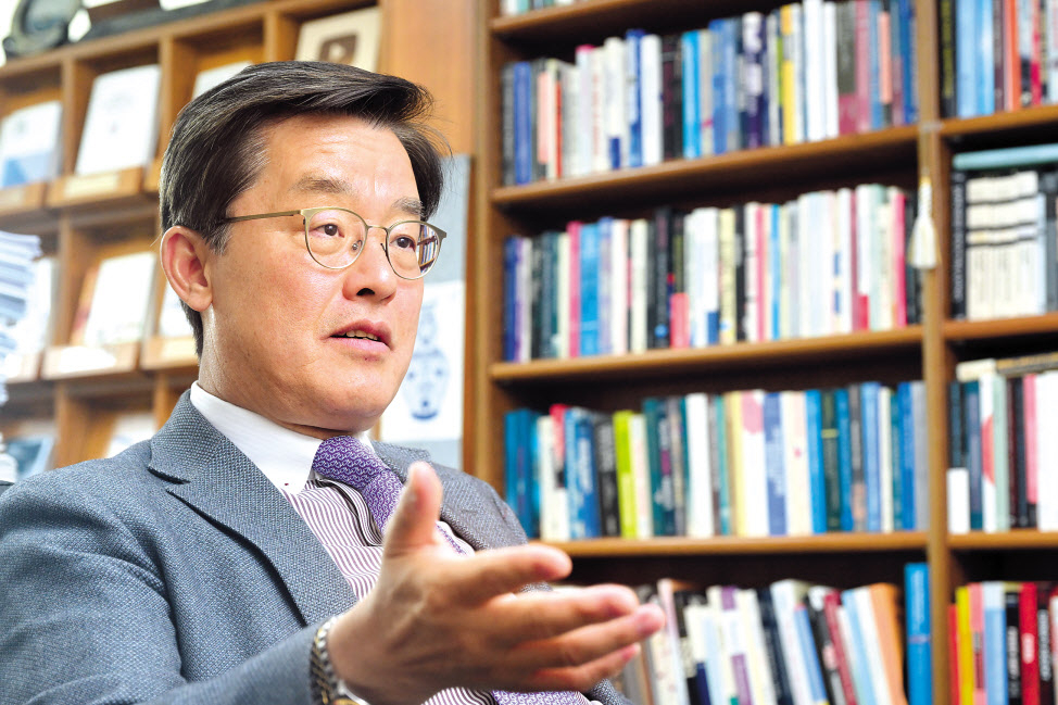 박철희 서울대 국제대학원 교수가 지난 17일 서울 관악구 서울대학교에서 헤럴드경제와 인터뷰를 하고 있다. 임세준 기자