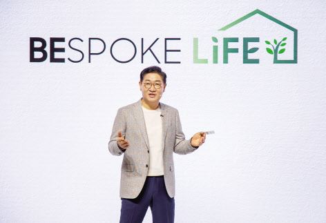 한종희 삼성전자 DX부문장 부회장이 21일 ‘비스포크 라이프(BESPOKE Life)’미디어데이에서 기조연설을 하고 있다.