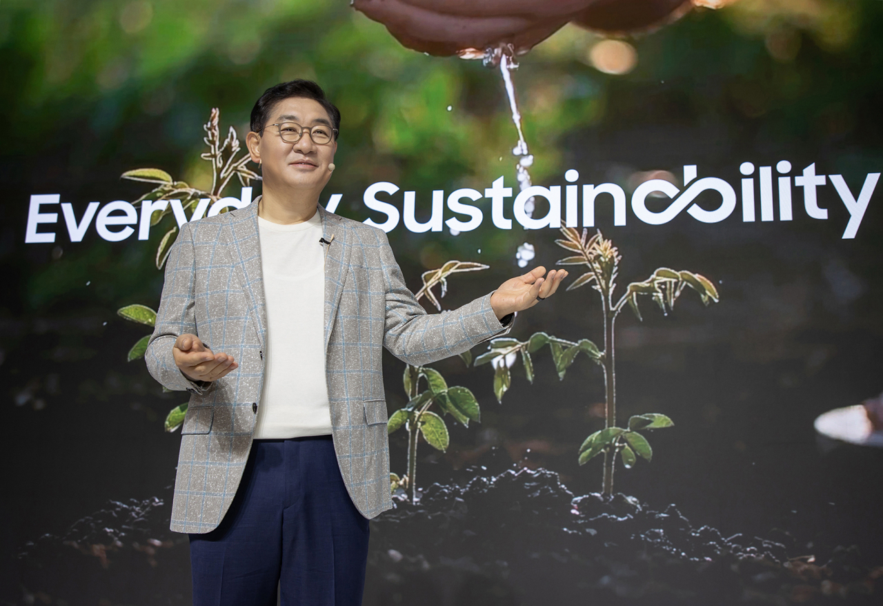 Samsung Electronics Vice Chairman and co-CEO Han Jong-hee speaks at a press event in Seoul, Tuesday. (Samsung Electronics)