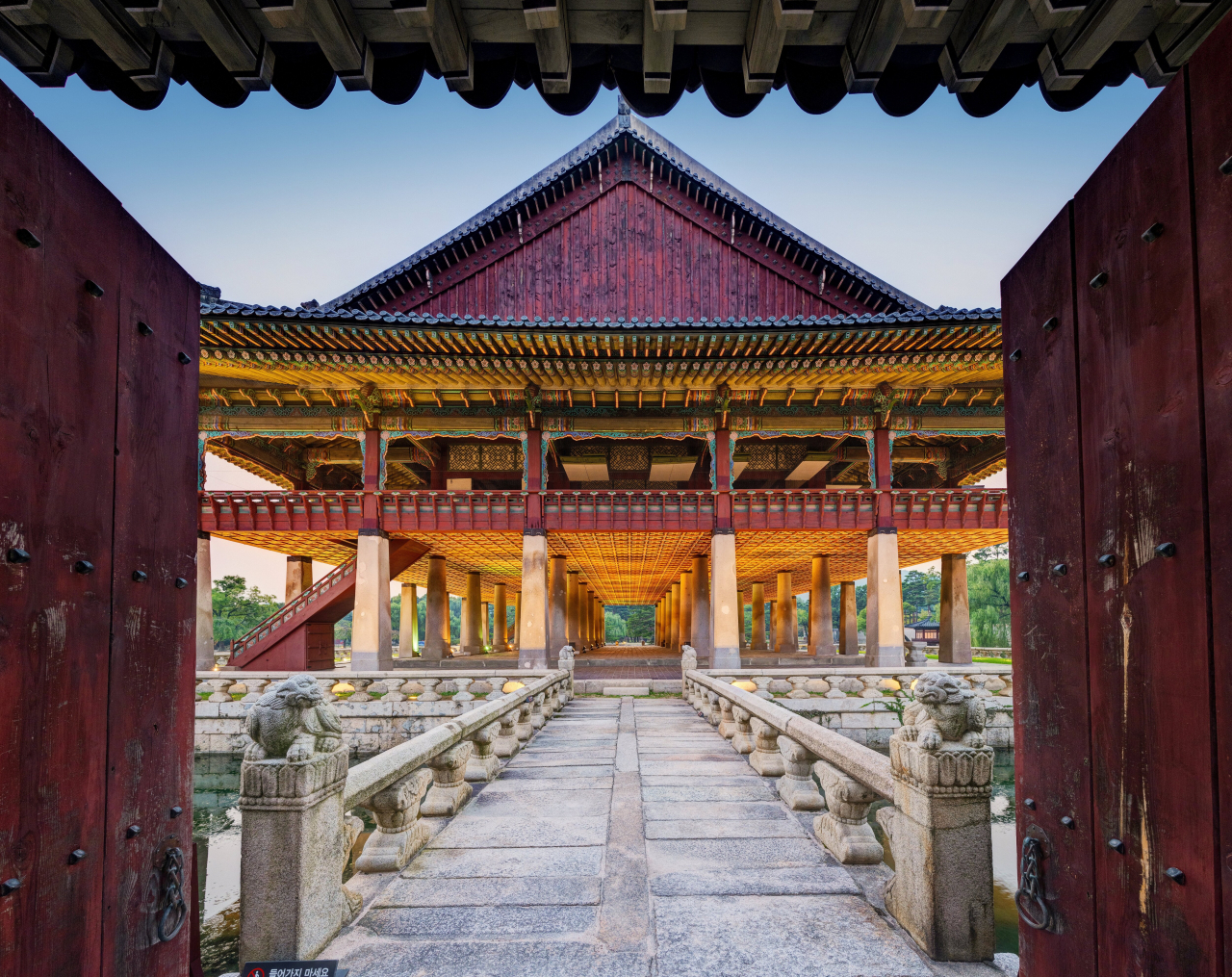 경회루 옆 통로