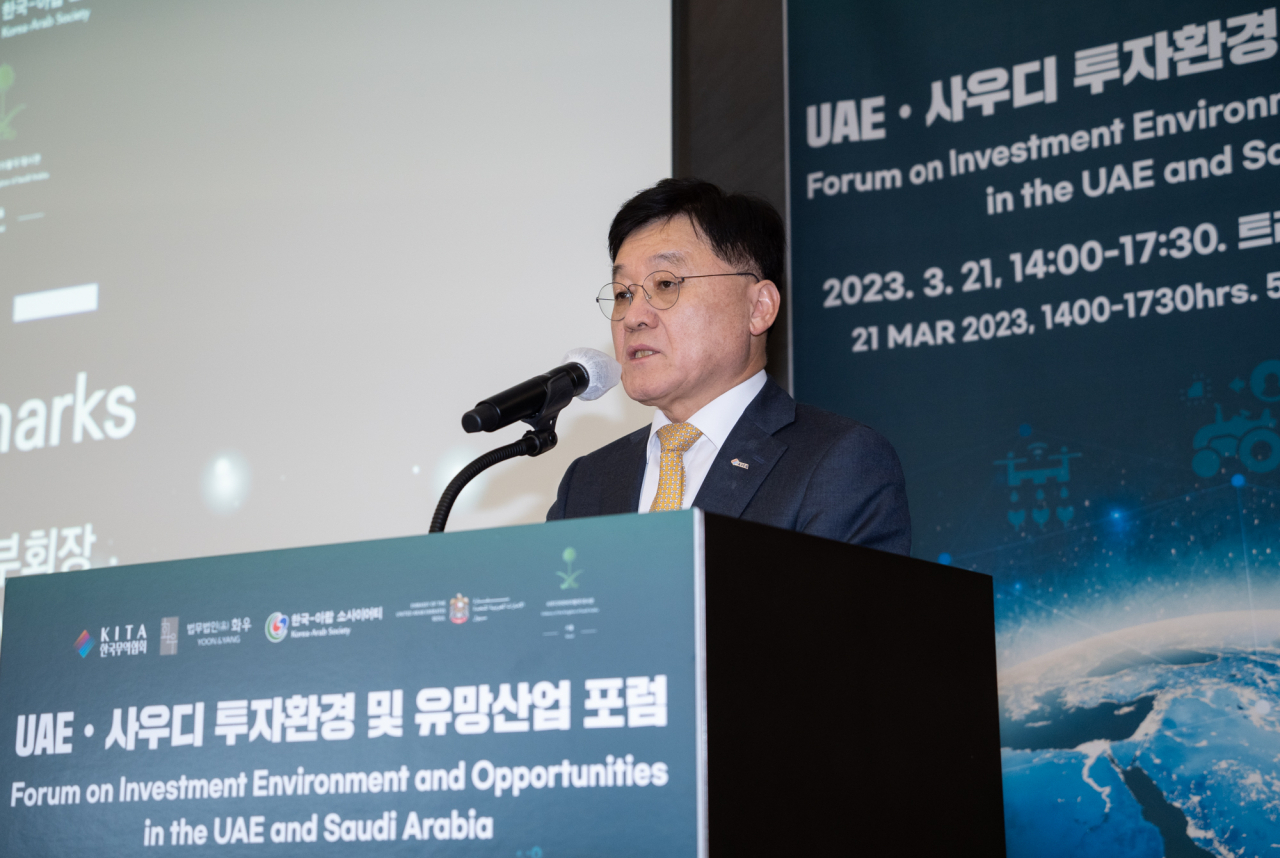 정만기 한국무역협회 부회장이 21일 서울 삼성동 트레이드타워에서 열린 ‘UAE·사우디 투자환경 및 유망산업 포럼’에서 인사말을 하고 있다. [무협 제공]
