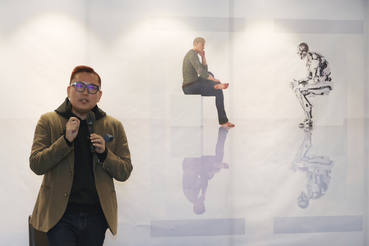 Kim Dae-shik, co-author of “Conversations with ChatGPT," speaks at a press conference held in Seoul, Feb. 27. (Yonhap)