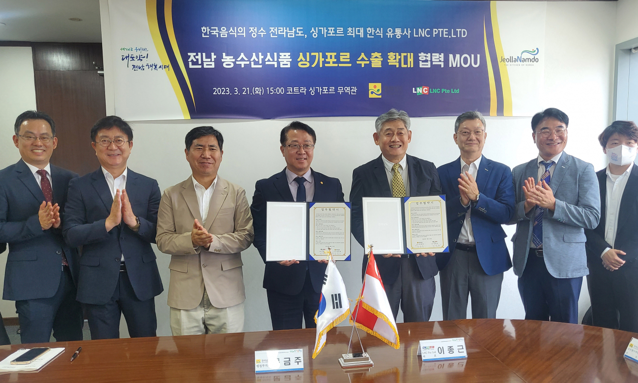 문금주 전남도 행정부지사는 21일(현지 시각) 싱가포르 시장 수출 확대 협약식을 가졌다