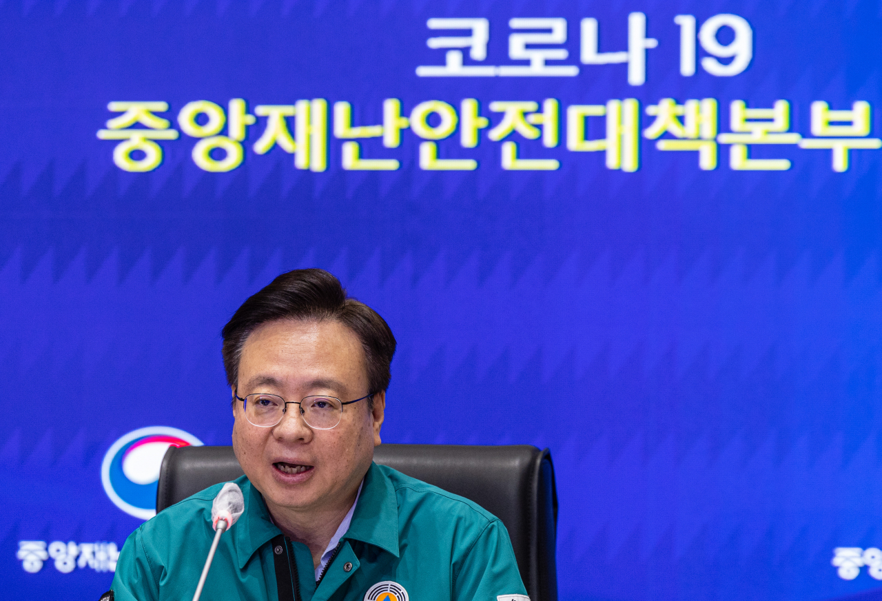 조규홍 보건복지부 장관이 22일 오전 서울 종로구 정부서울청사에서 열린 코로나19 중앙재난안전대책본부 회의에 참석해 발언하고 있다. 연합뉴스