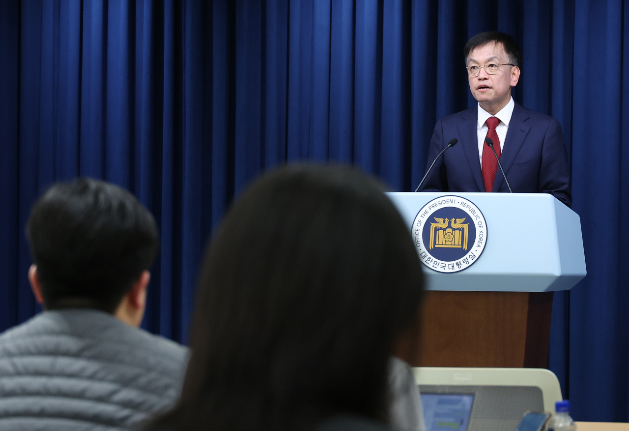 최상목 대통령실 경제수석이 22일 오후 서울 용산 대통령실 청사에서 미국 반도체법 가드레일 조항과 공동주택 공시가격 관련 브리핑을 하고 있다. [연합]