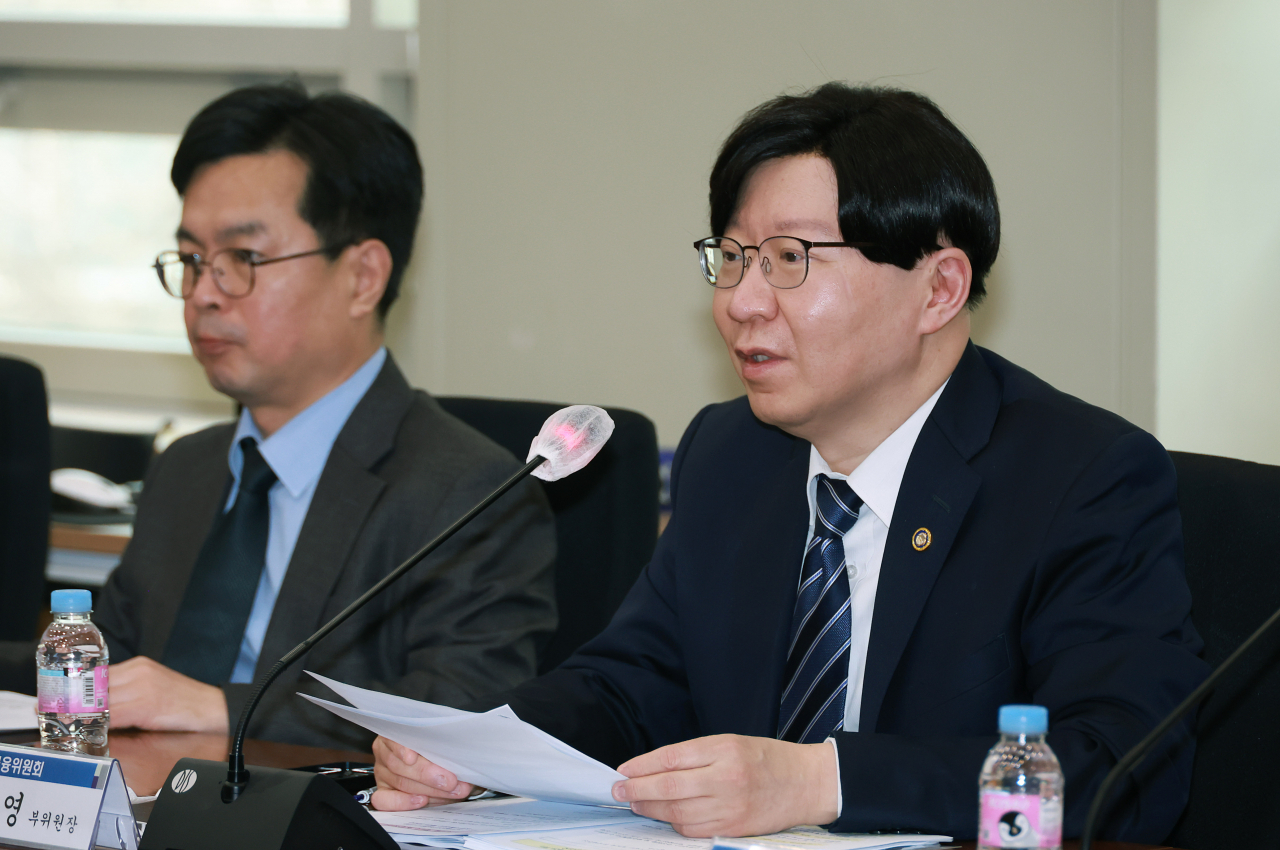 김소영 금융위원회 부위원장이 22일 오전 서울 종로구 정부서울청사에서 개최한 은행권 경영·영업 관행·제도 개선 제4차 실무작업반 회의에서 예금 비교, 추천 혁신금융서비스 및 인터넷전문은행 경쟁력 강화 방안에 대해 논의했다.