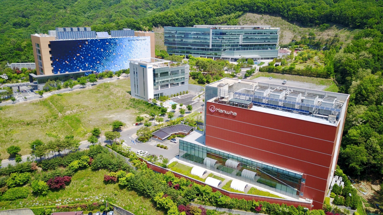 ㈜한화 건설부문이 시공한 한화시스템 ICT부문 죽전 데이터센터 및 신한금융그룹 데이터센터. [(주)한화]