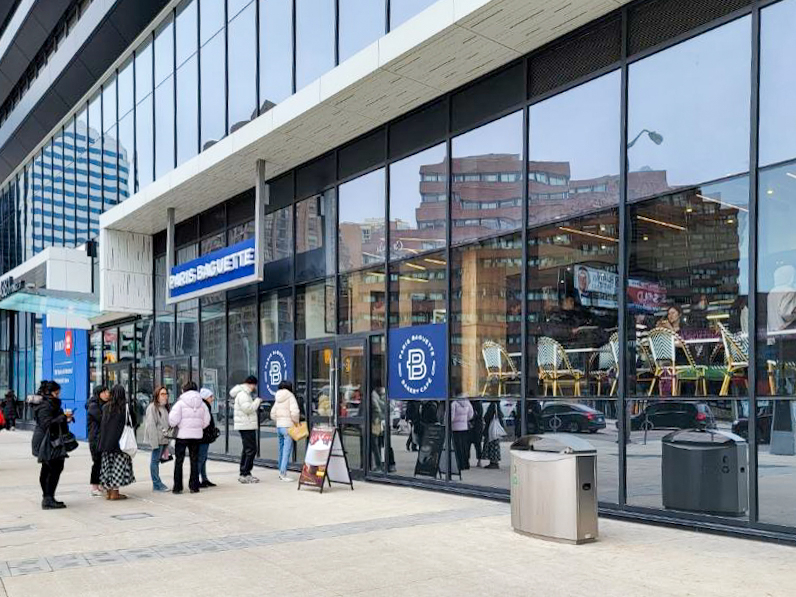파리바게뜨 캐나다 1호점인 영앤쉐퍼드(Yonge&Sheppard)점. [SPC그룹 제공]