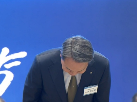 23일 신한금융그룹 본사에서 열린 주주총회에서 선임안이 가결된 이후 인사하고 있는 진옥동 신임 신한금융지주 회장.