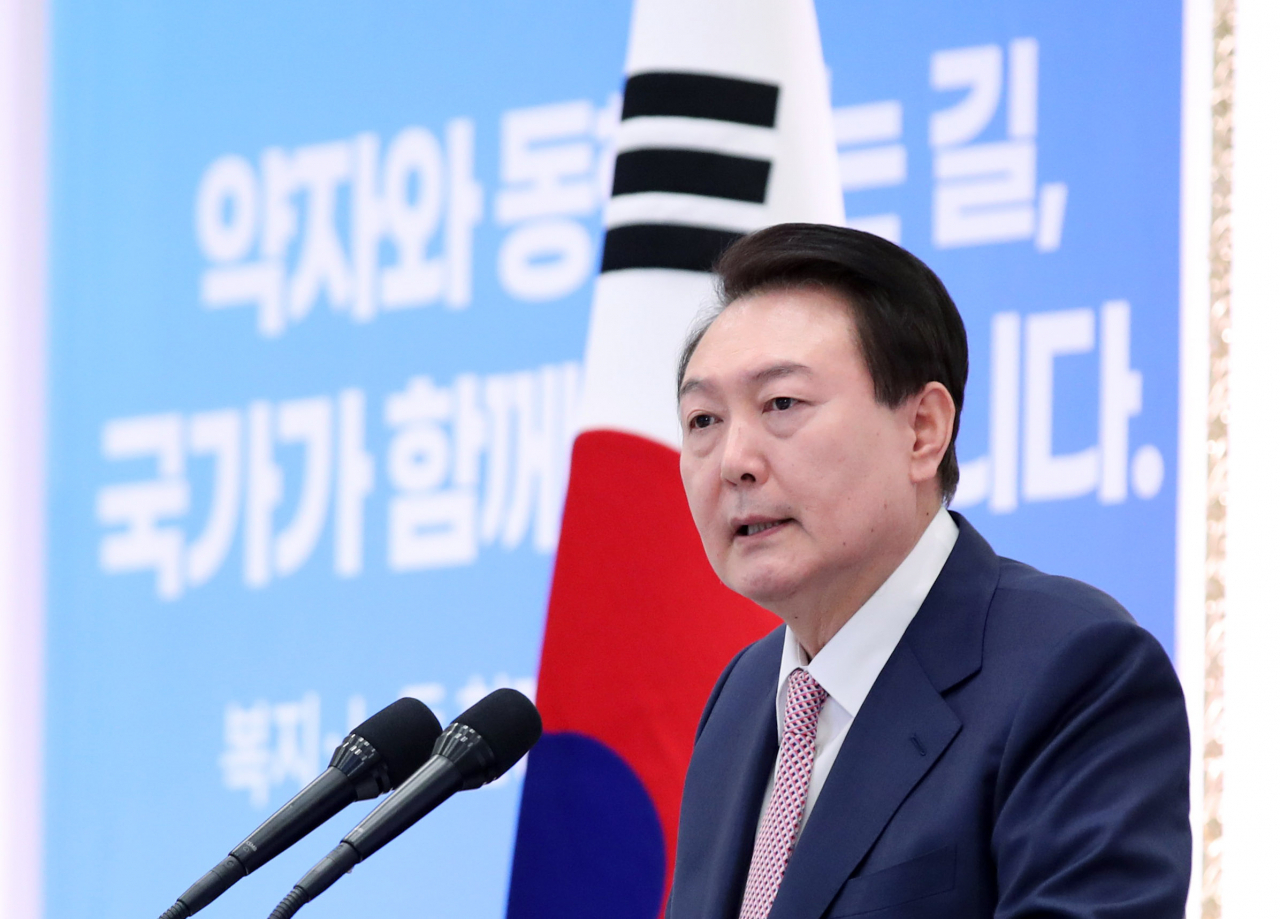 윤석열 대통령이 23일 청와대 영빈관에서 열린 복지·노동 현장 종사자 초청 오찬에서 발언하고 있다. [연합]