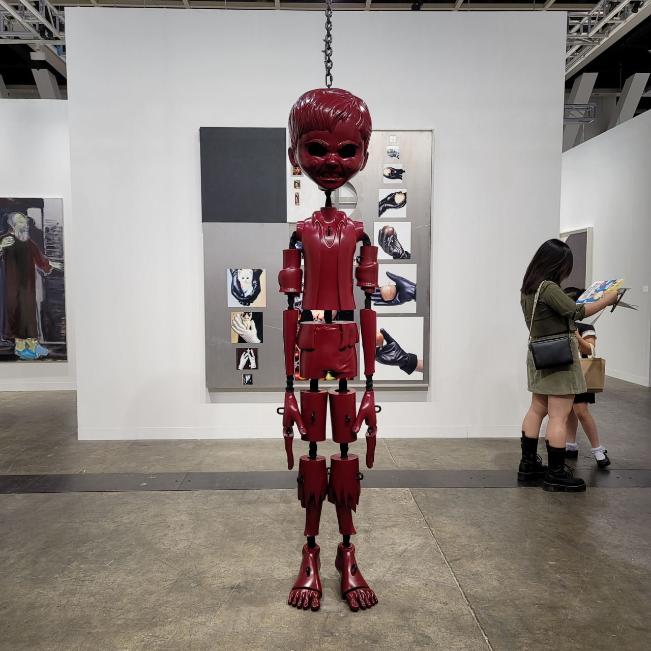 데이비드 즈워너 갤러리에서 선보인 요르단 울프슨의 'Red Sculpture'(2016-2022), 중국 상하이의 롱뮤지엄이 90만달러(11억원)에 구매했다. [헤럴드 DB]
