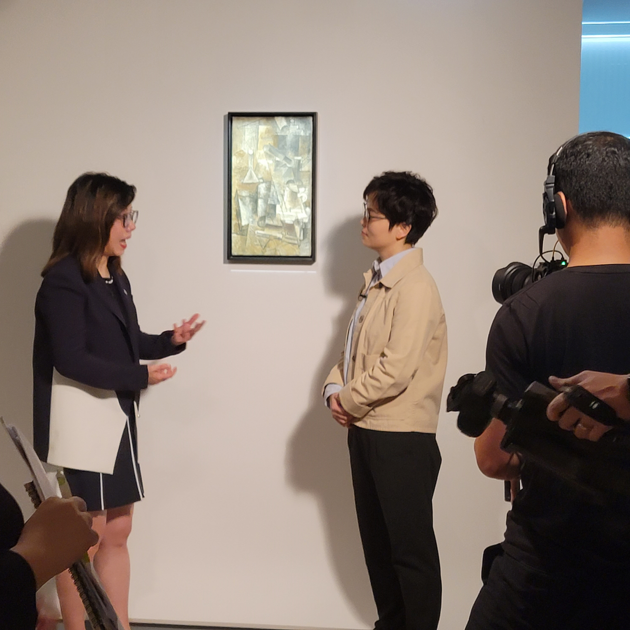 크리스티는 5월 뉴욕에서 열리는 메이저 경매 프리뷰를 20일~22일까지 홍콩에서 진행했다. S.I 뉴하우스 컬렉션의 출품작에 대해 설명하고 있는 크리스티 직원들 [헤럴드 DB]