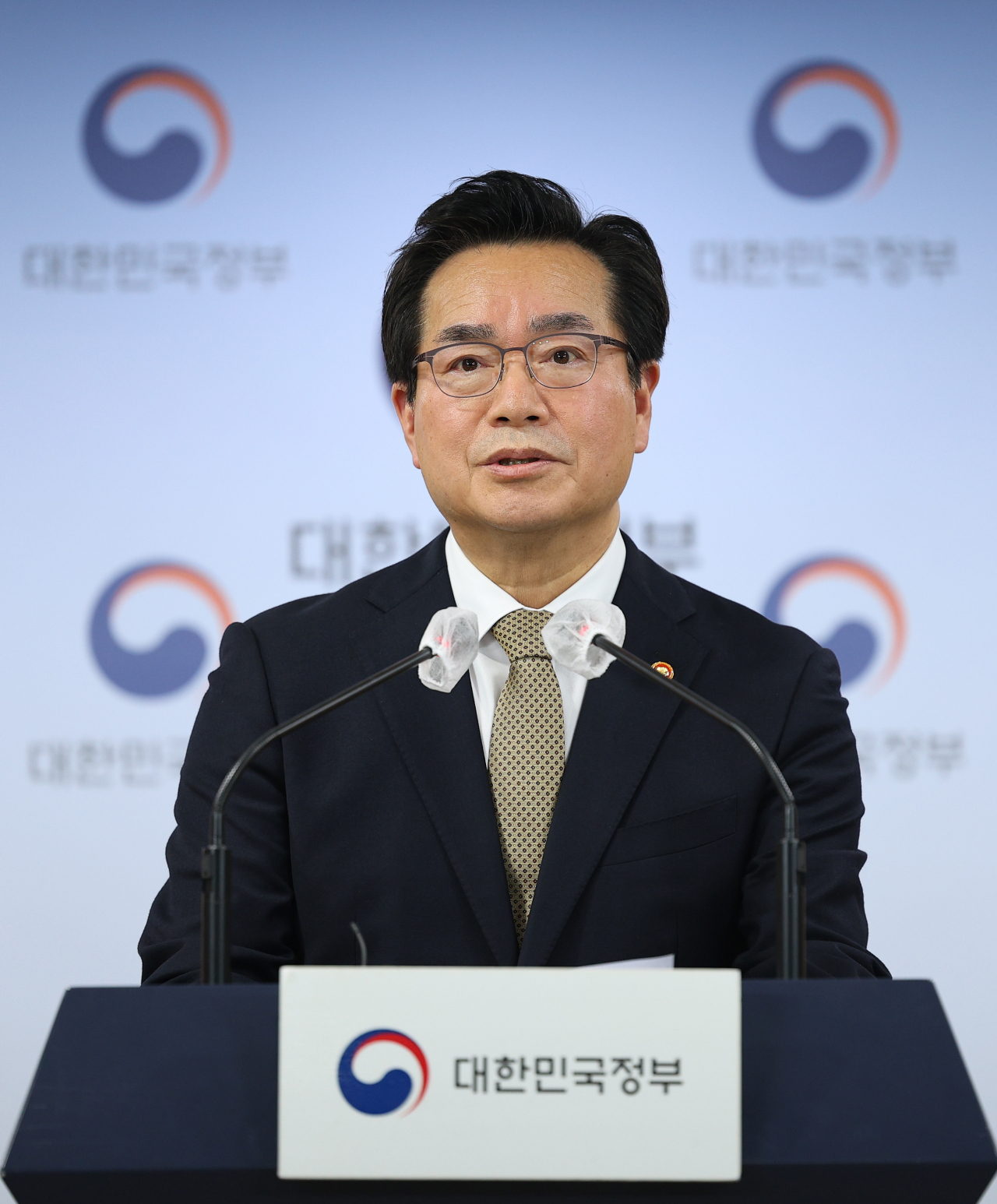 정황근 농림축산식품부 장관이 23일 오후 정부서울청사에서 양곡관리법 일부개정법률안 국회 본회의 의결에 대한 농식품부 입장 브리핑을 하고 있다. [연합]