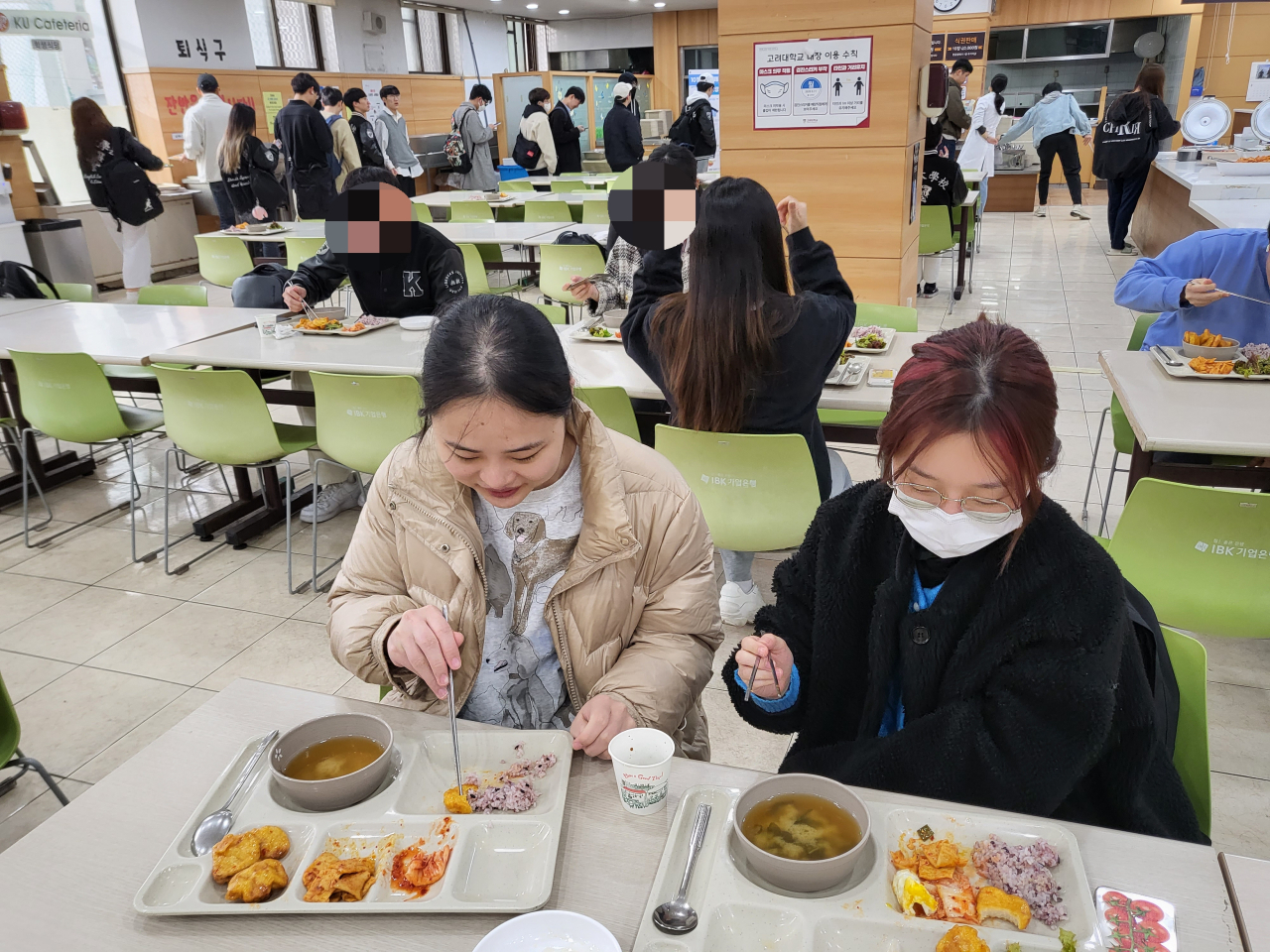 식당 갔는데, 친구 한명은 안먹어…‘요즘 세대, 더치페이’ 갑론을박