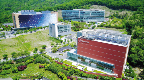 ㈜한화 건설부문이 시공한 한화시스템 ICT부문 죽전 데이터센터 및 신한금융그룹 데이터센터 [㈜한화 제공]