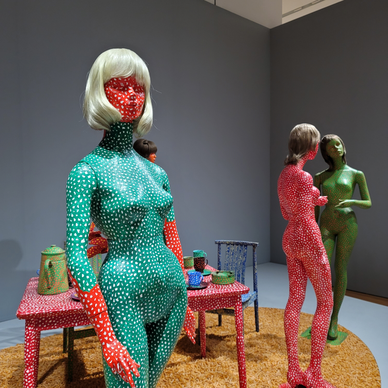 쿠사마 야요이의 대규모 회고전 〈야요이 쿠사마: 1945 년부터 지금까지(Yayoi Kusama: 1945 to Now)〉 전시 전경 [헤럴드DB]