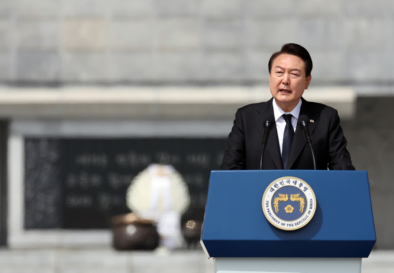 윤석열 대통령이 24일 대전 유성구 국립대전현충원에서 열린 제8회 서해수호의 날 기념식에서 기념사를 하고 있다. [연합]