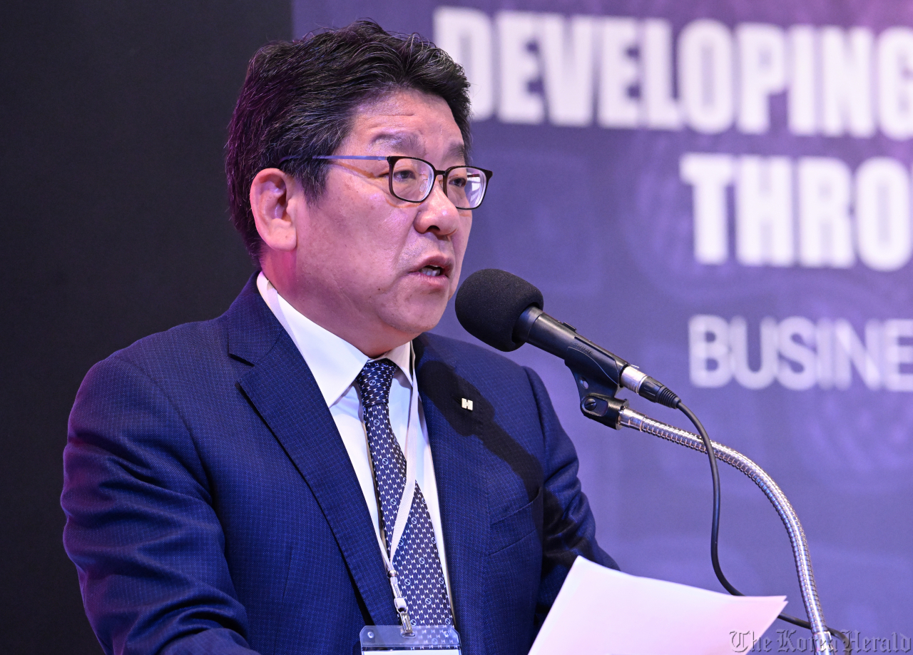 최진영 코리아헤럴드 대표이사가 24일 서울 중구 앰배서더서울 풀만호텔 그랜드볼룸에서 열린 ‘수교 50주년 기념 한-인니 경제협력포럼’에서 개회사를 하고 있다. 임세준 기자