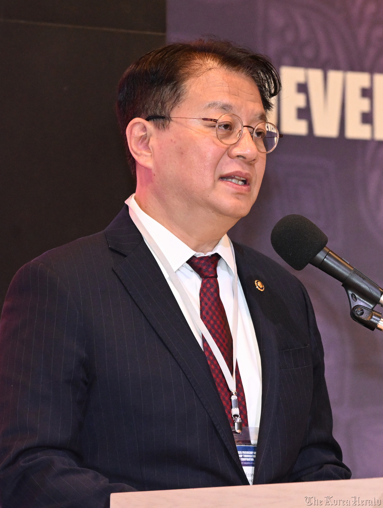 방기선 기획재정부 1차관이 24일 서울 중구 앰배서더서울 풀만호텔 그랜드볼룸에서 열린 ‘수교 50주년 기념 한국-인도네시아 경제협력포럼’에 참석해 축사를 하고 있다. 임세준 기자