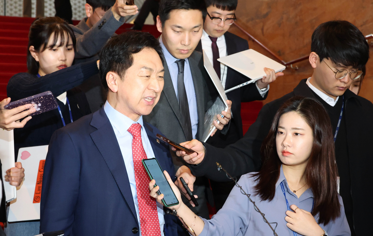 이준석 ‘지우기’냐 ‘따라잡기’냐…김기현의 딜레마[이런정치]