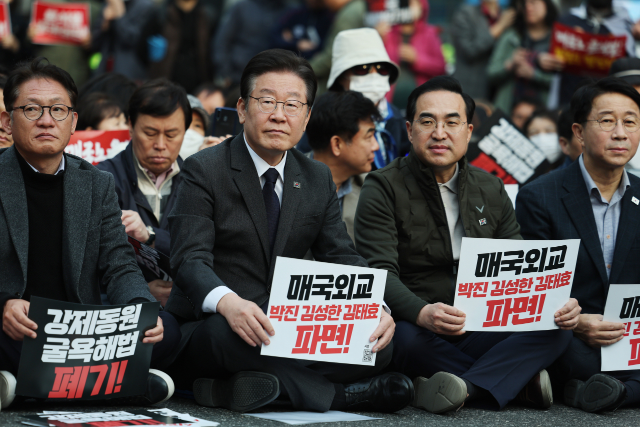 25일 오후 서울시청 인근에서 열린 강제동원 해법 및 한일정상회담을 규탄하는 4차 범국민대회에 참석한 이재명 더불어미주당 대표 [연합]