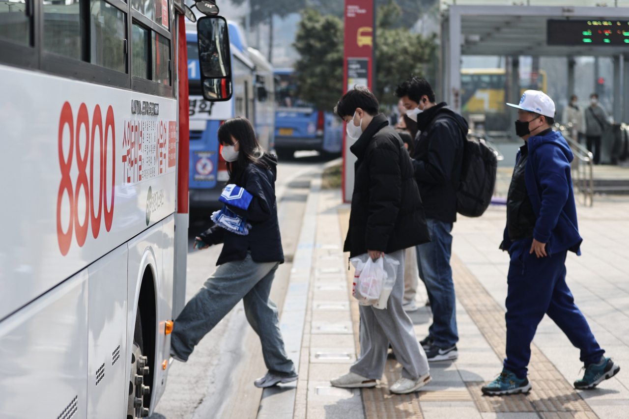 버스 승차 이미지. 사진은 기사내용과 관계 없음. [연합]