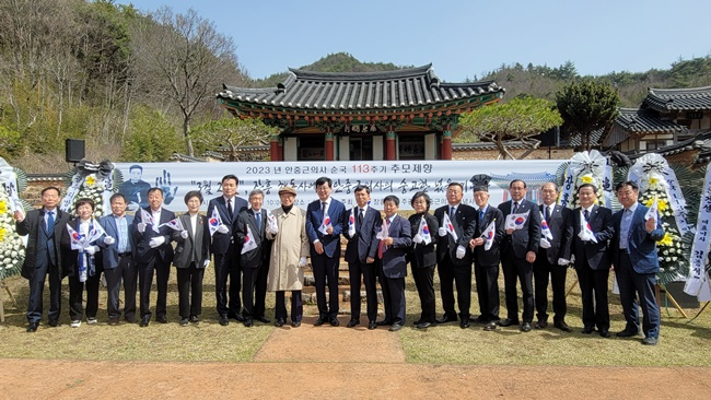 안중근 의사 순국 113주기 추모제가 26일 장흥군 해동사에서 열리고 있다.