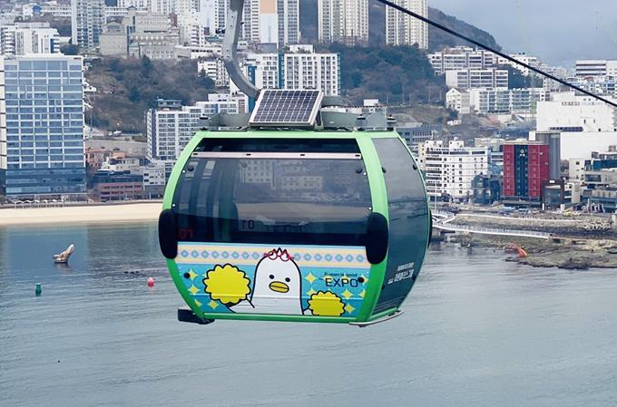 송도해상케이블카 ‘부기호 캠페인’ 모습. [부산시 제공]