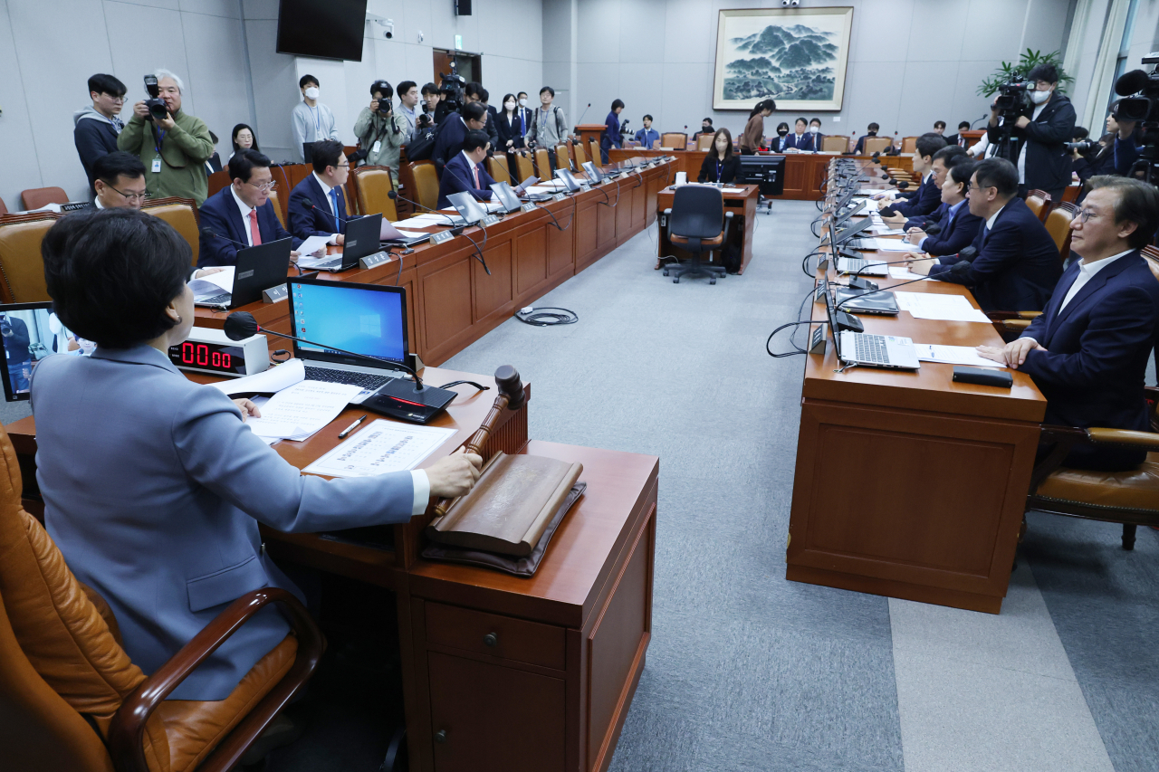 정치개혁특별위원회 전체회의. [연합]