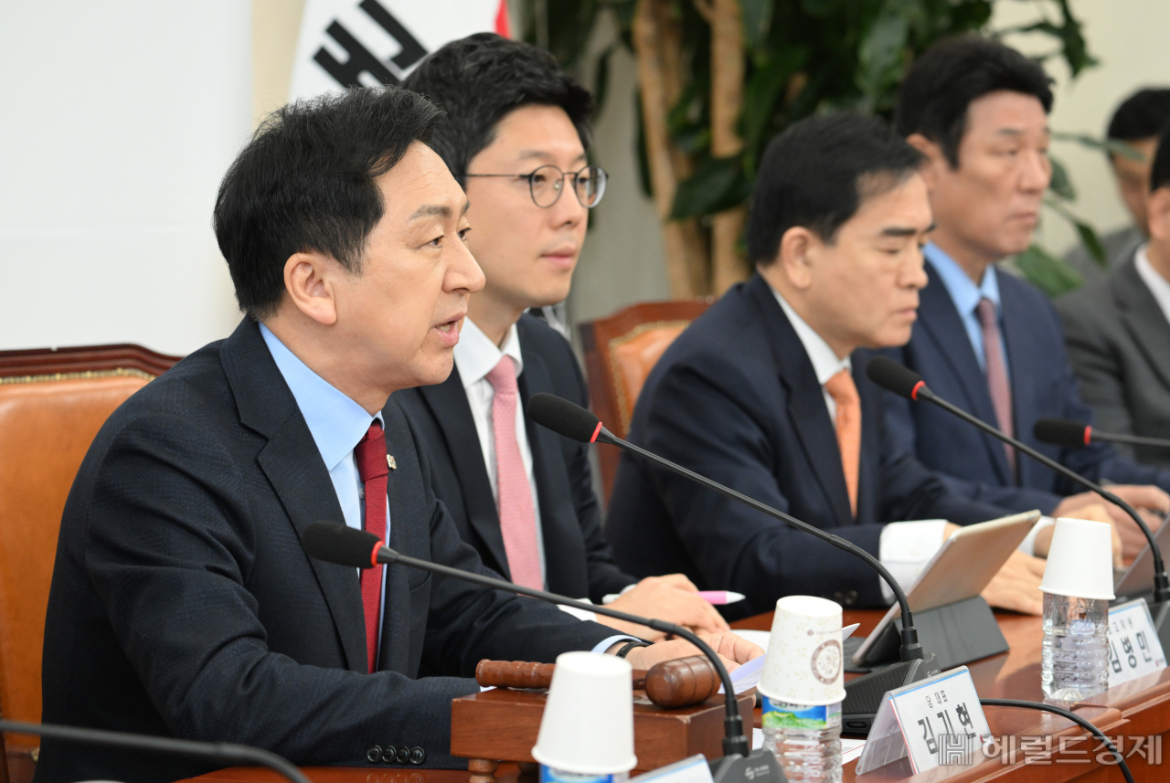 김기현 국민의힘 당대표가 27일 서울 영등포구 여의도 국회의사당 본청에서 열린 국민의힘 최고위원회의에 참석해 발언하고 있다. 임세준 기자