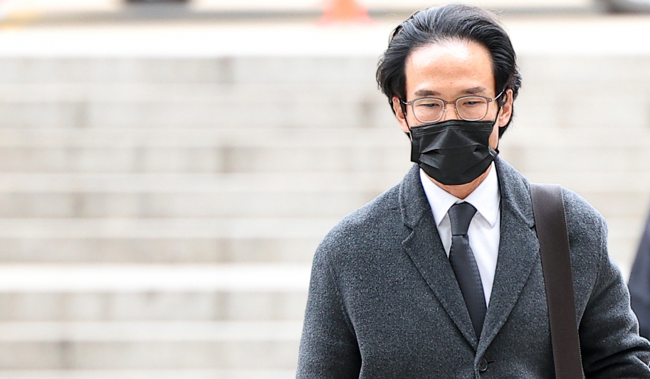 조현범 한국타이어앤테크놀로지 회장이 지난 3월 구속 전 피의자 심문(영장실질심사)을 받기 위해 서울중앙지법에 출석하고 있다.[연합]