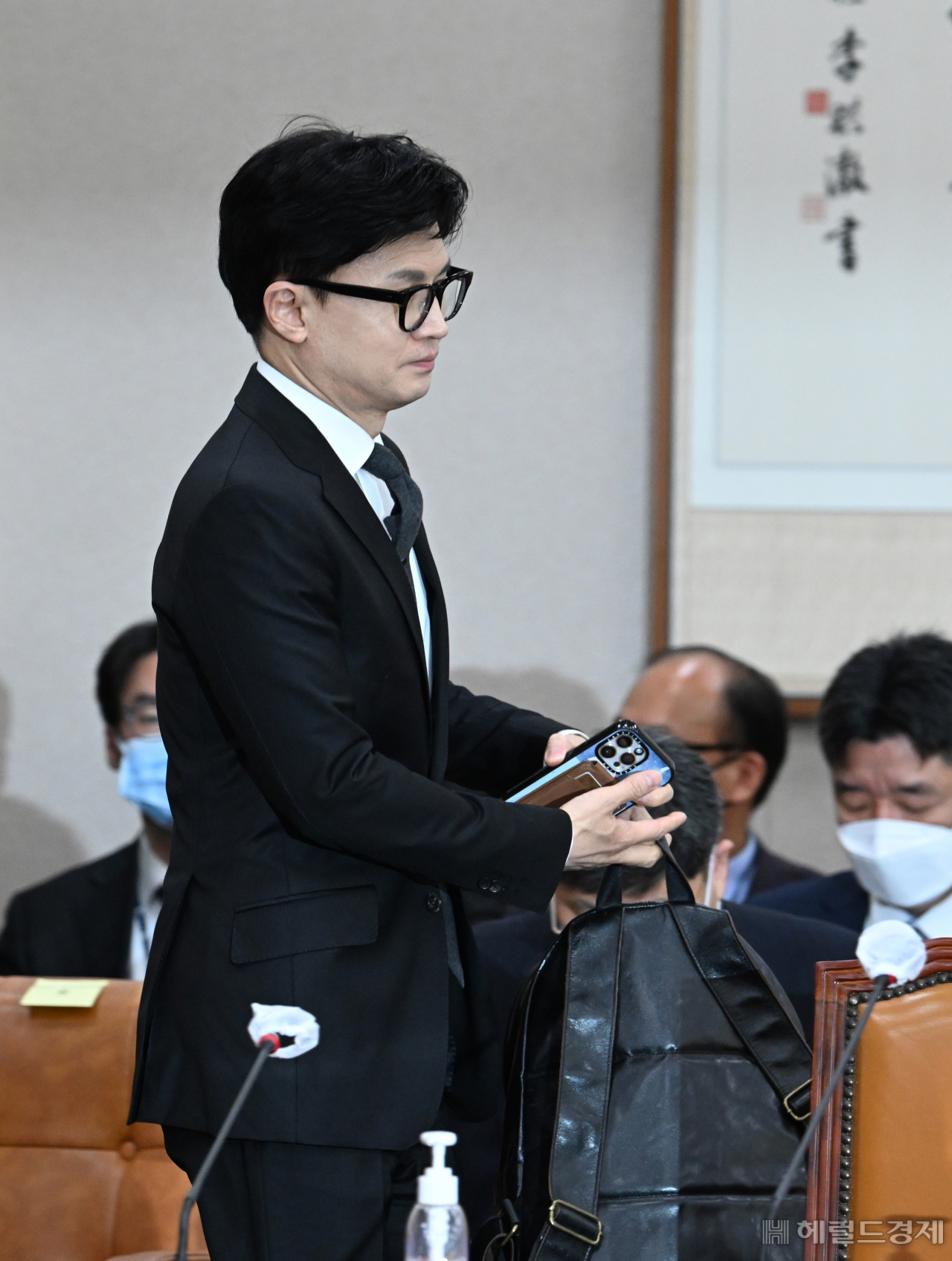 한동훈 법무부장관이 27일 서울 영등포구 여의도 국회의사당 본청에서 열린 국회 법제사법위원회 전체회의에 참석하고 있다. 임세준 기자